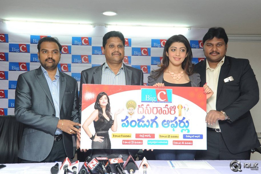 Pranitha-Launches-Big-C-Dussehra-Offers
